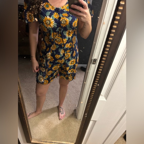 Adorable sunflower print vintage romper - Picture 3 of 8